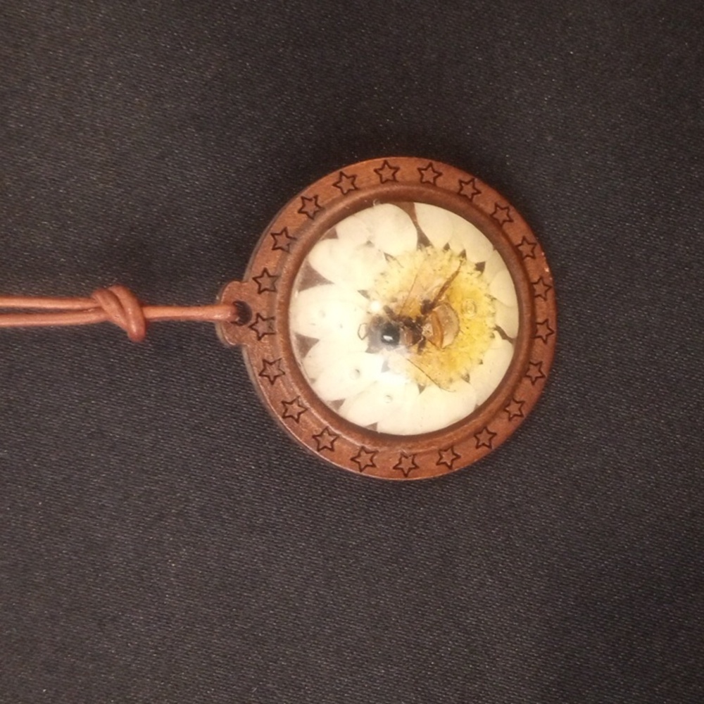 Bee and Daisy necklace